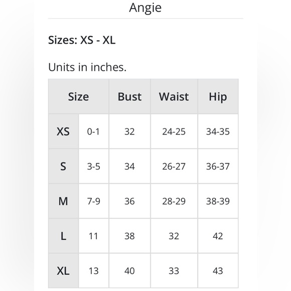 ANGIE Top
Cream flutter sleeve
CROPPED Top L - Picture 4 of 4